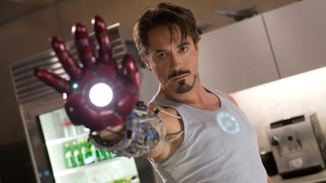 Robert Downey Jr como Doctor Doom não é uma variante de Tony Stark e isso é o ponto. A sugestão de que o retorno dele r…