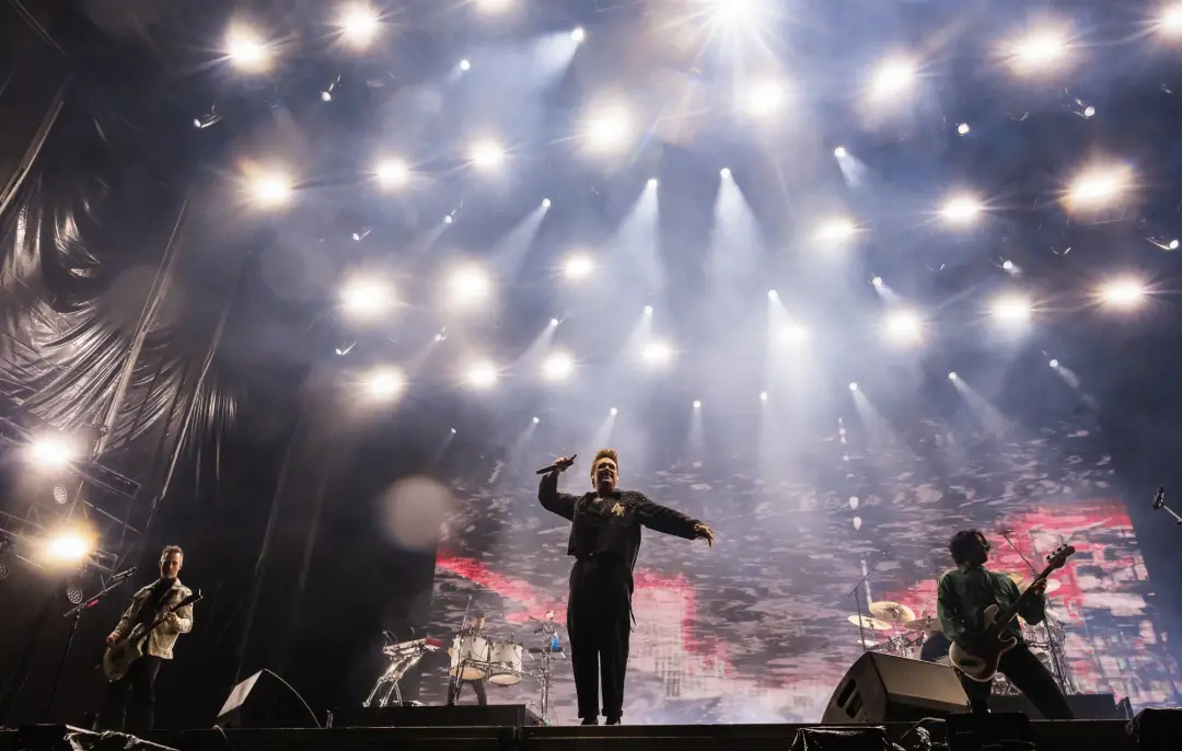Papa Roach não toca no Louder Than Life em Louisville por emergência de saúde do baixista Tobin Esperance. É um lance s…