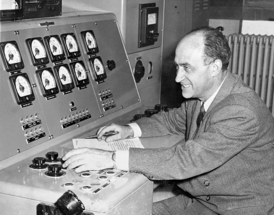 Enrico Fermi questionou a presença de vida extraterrestre em 1950, após calcular que civilizações avançadas teriam colo…