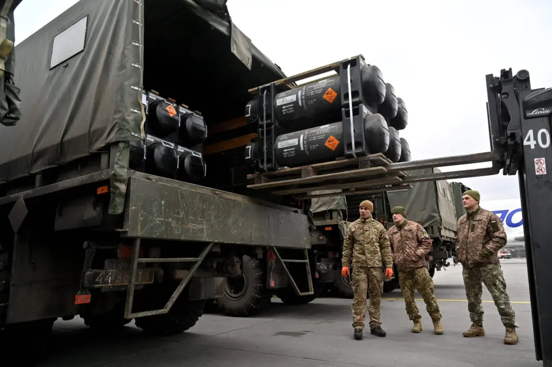 Estados Unidos aprovaram a venda de R$ 13,7 bilhões em sistemas de defesa aérea para a Ucrânia. Isso é importante porqu…