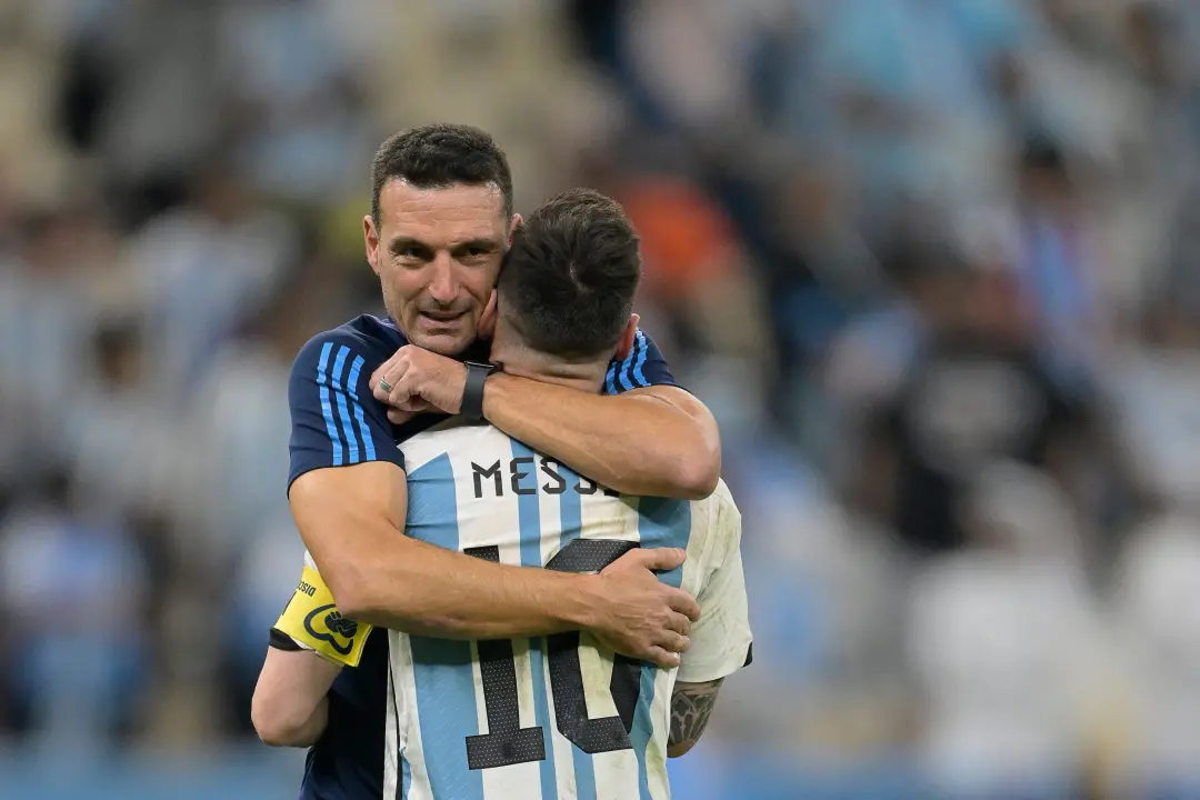 Scaloni projeta futuro da Argentina sem Messi, apostando em dar chance a jovens jogadores nas próximas partidas. É um m…