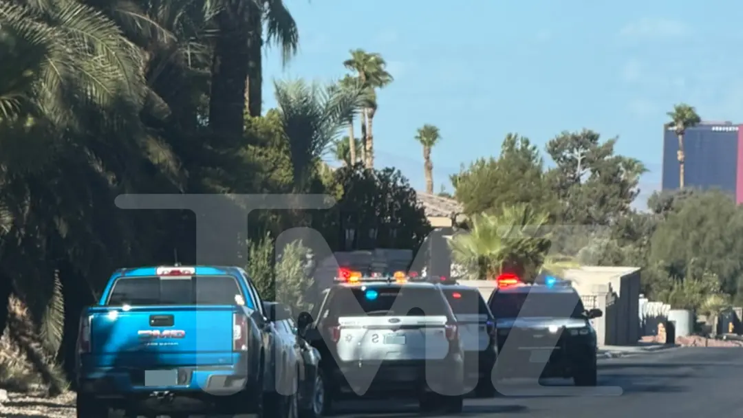 Policiais apareceram na casa de Carrot Top em Las Vegas depois de ele tentar suicídio. A situação é pesada, e ver isso …
