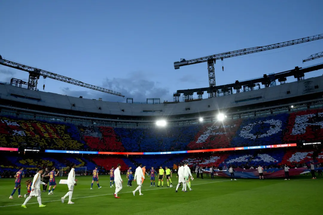 Spotify Camp Nou deve ficar completo na temporada 2028/29, com capacidade para 105 mil. Entre junho de 2027 e janeiro d…