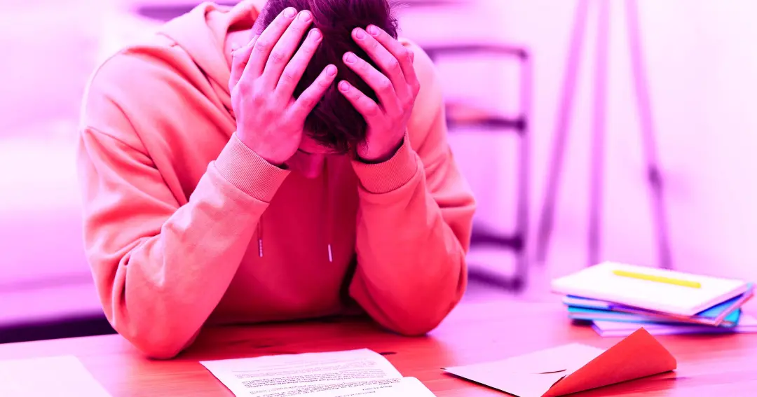 MIT aponta que a dependência de IA gera uma rendição cognitiva em estudantes. O excesso de confiança na tecnologia faz …