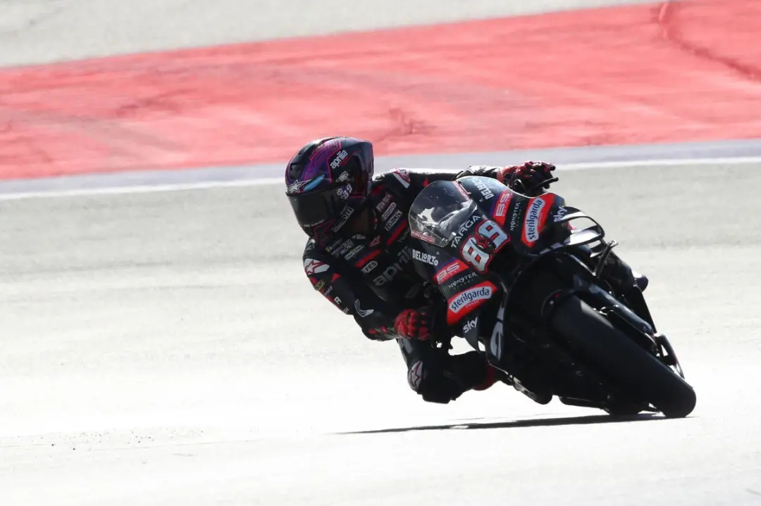 Martin conquistou uma vitória improvável no sprint do Grande Prêmio Austríaco do MotoGP depois que Acosta bateu saindo …