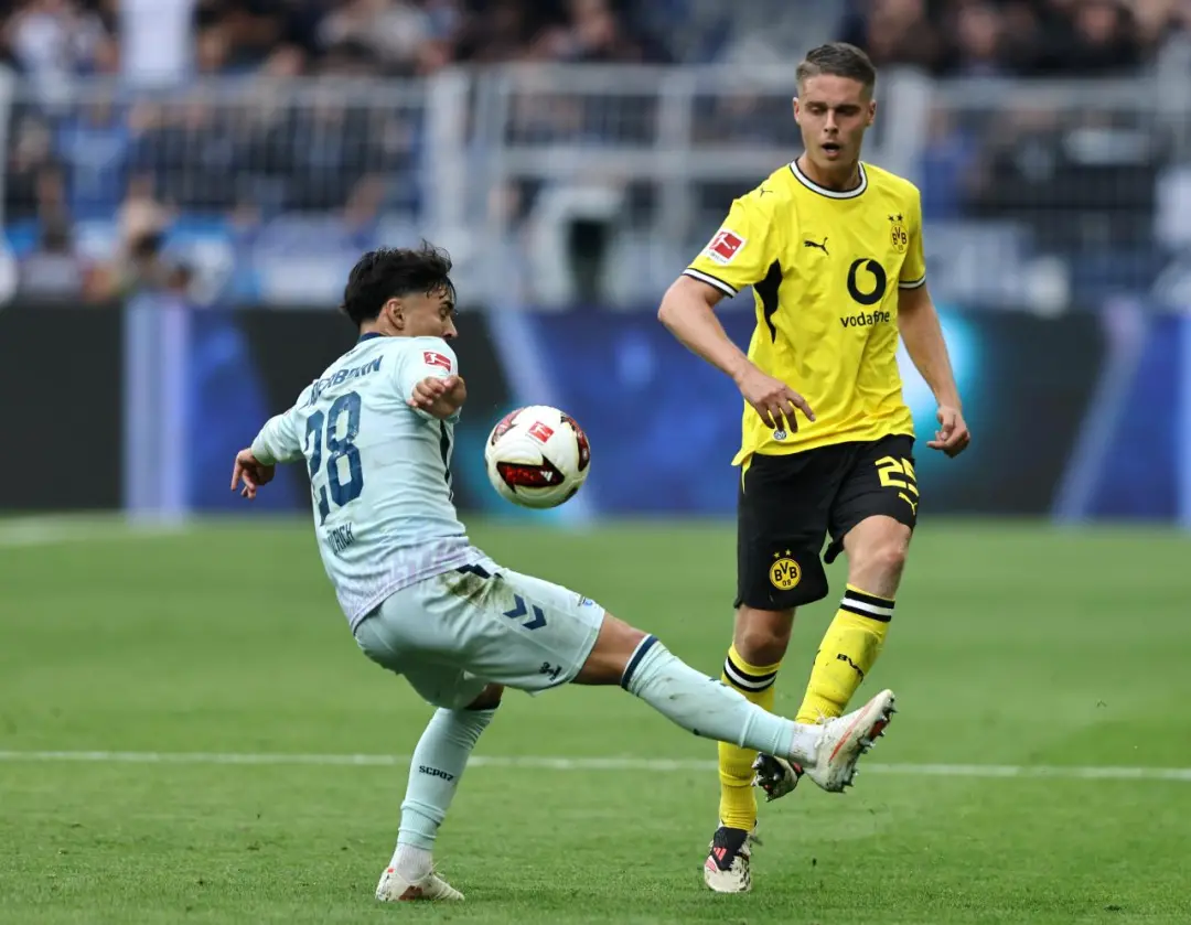 Joey Veerman escolheu o Borussia Dortmund depois de cinco temporadas no PSV, achando que era o passo certo por ser um c…