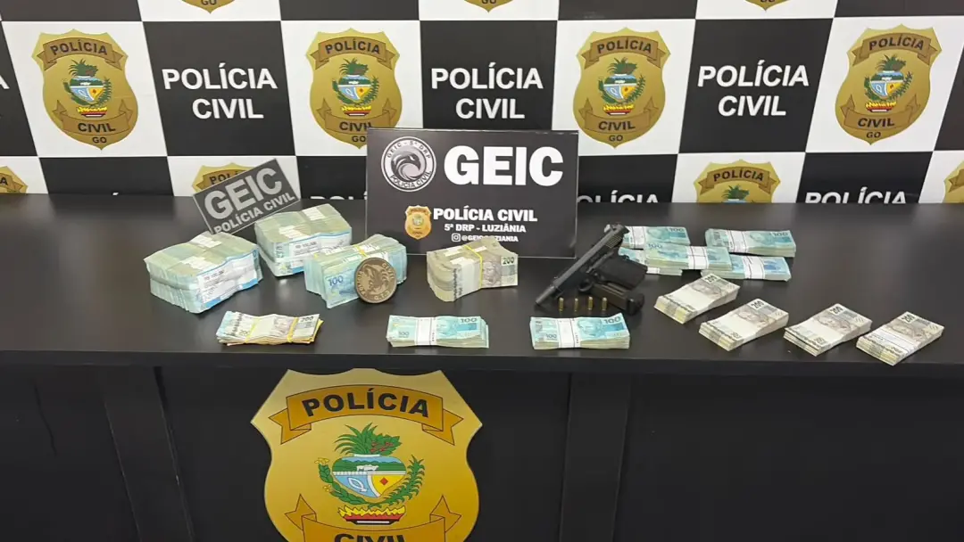 Novo Gama, R$ 504 mil e uma pistola foram apreendidos com empresário de 72 anos, investigado por tráfico. Esse montante…
