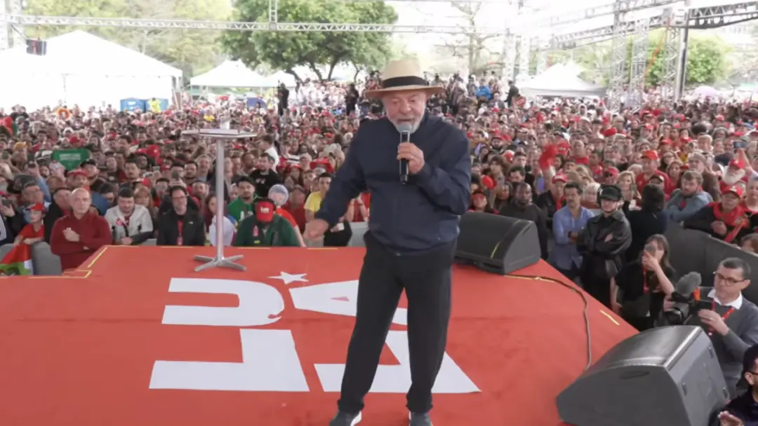 Florianópolis, SC. Lula disse que pretende acabar com as bets, alegando que as apostas eletrônicas levam muita gente ao…