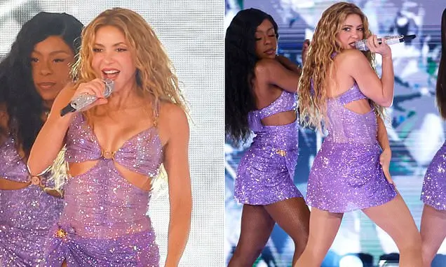 Shakira, aos 49 anos, se apresentou em Madrid com um minivestido de paetês roxos para a turnê europeia de 12 noites. O …