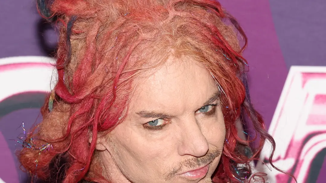 Carrot Top cancelou o show de sábado no Luxor Casino em Las Vegas porque ele segue hospitalizado após uma tentativa de …