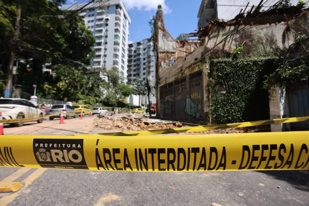 Cosme Velho, desabamento. A Prefeitura vai desapropriar casarões na Rua Cosme Velho, Casa Portinari e Solar dos Abacaxi…