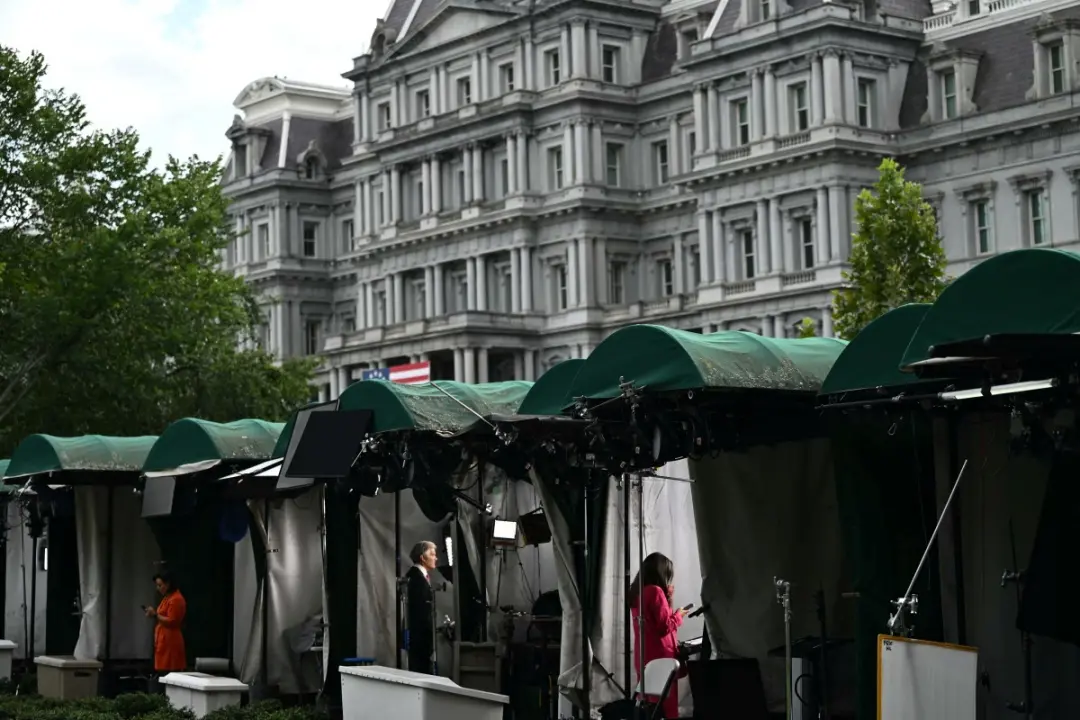Casa Branca, impedimento de jornalistas da CNN, MS NOW e Politico com acesso. Decisão baseada em coberturas considerada…