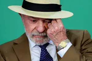 O senador Jaques Wagner está nas investigações da PF por contatos com Augusto Lima, ex-sócio do Banco Master. A PF apur…
