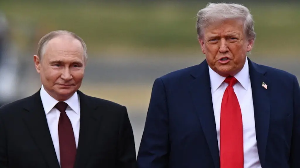 Donald Trump aprovou sanções contra a Rússia, mirando bancos e a frota fantasma. Isso aumenta a pressão econômica em Mo…