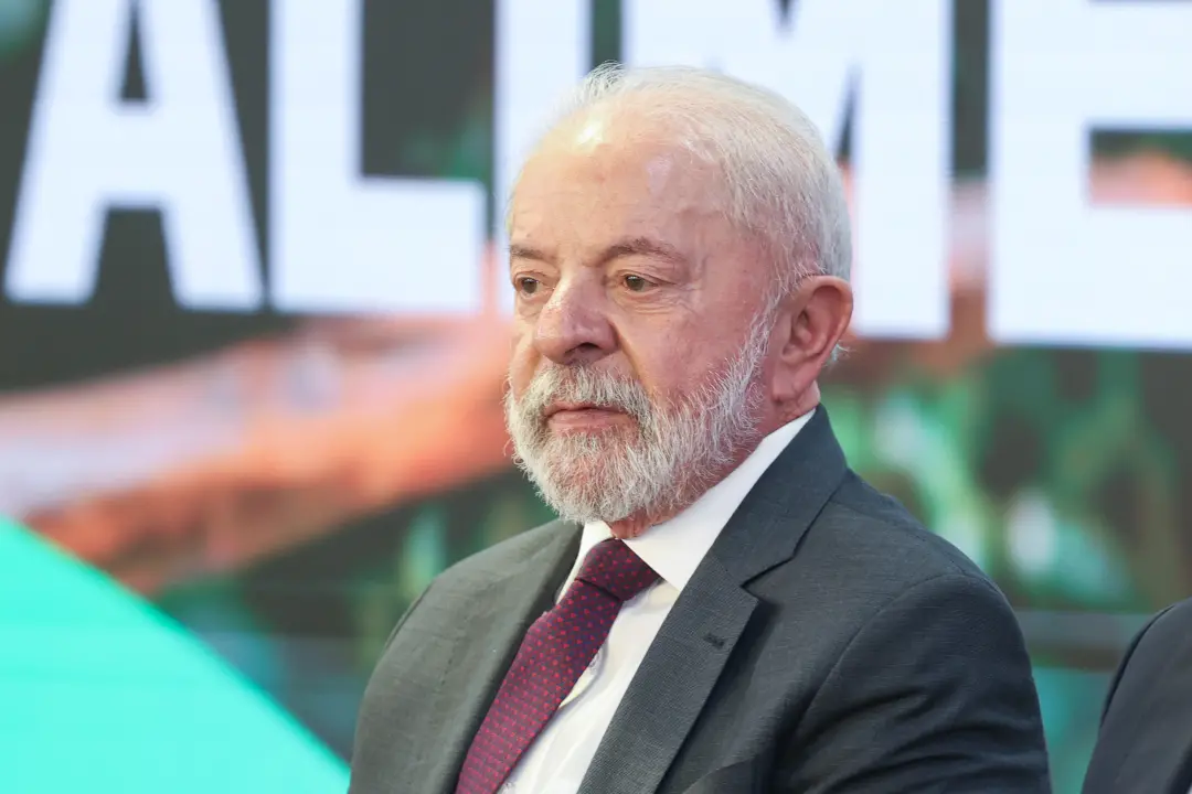Lula disse em comício em Florianópolis que vai aumentar as penas por feminicídio, defendendo que a luta contra a violên…