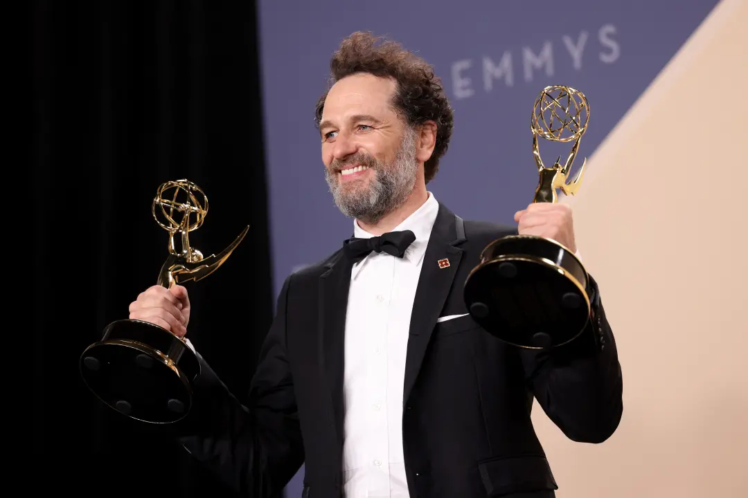 Matthew Rhys ganhou dois prêmios importantes no Emmy 2026, sendo o primeiro homem a fazer isso na mesma edição. Aquele …