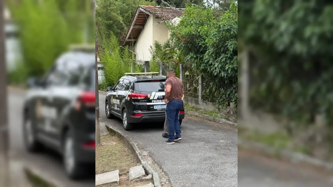 Blumenau, SC. Mãe encontrou filha de 18 anos no posto de saúde e descobriu o estupro sofrido por ela, sendo que o suspe…