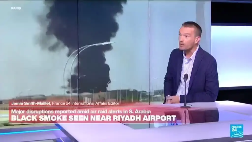 Fumaça e fogo perto do aeroporto de Riade depois de ataques, com 48 mortos em confrontos entre forças governamentais e …