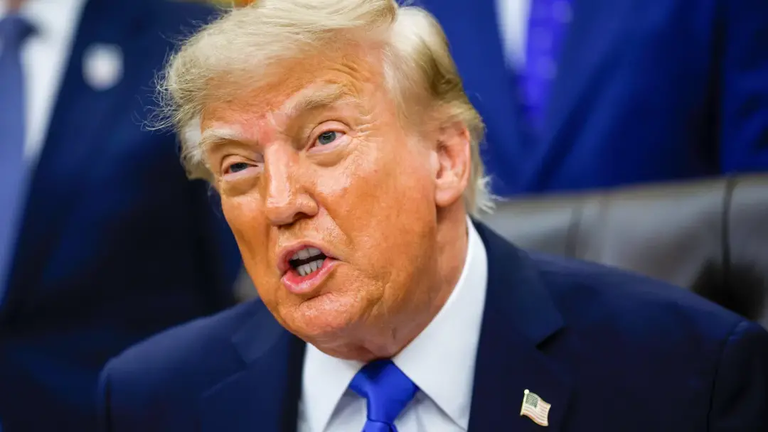 Casa Branca negou acesso a jornalistas da MS NOW, CNN e Politico após declaração do presidente Trump. Essa restrição ao…