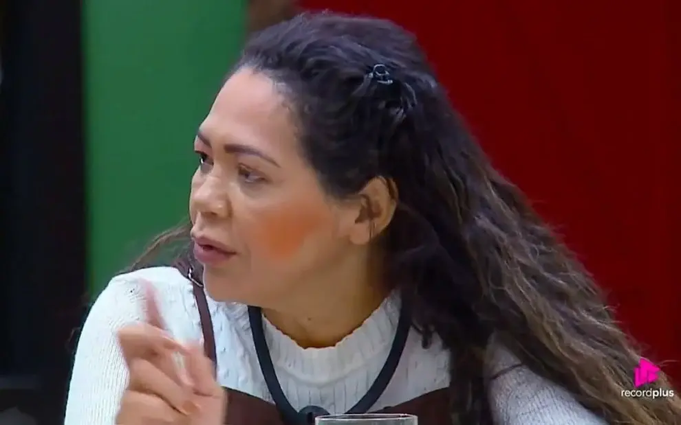 Mônica Fonseca reclamou que Darlin não ajudava nos afazeres em A Fazenda, citando a questão de preparar o arroz. A divi…