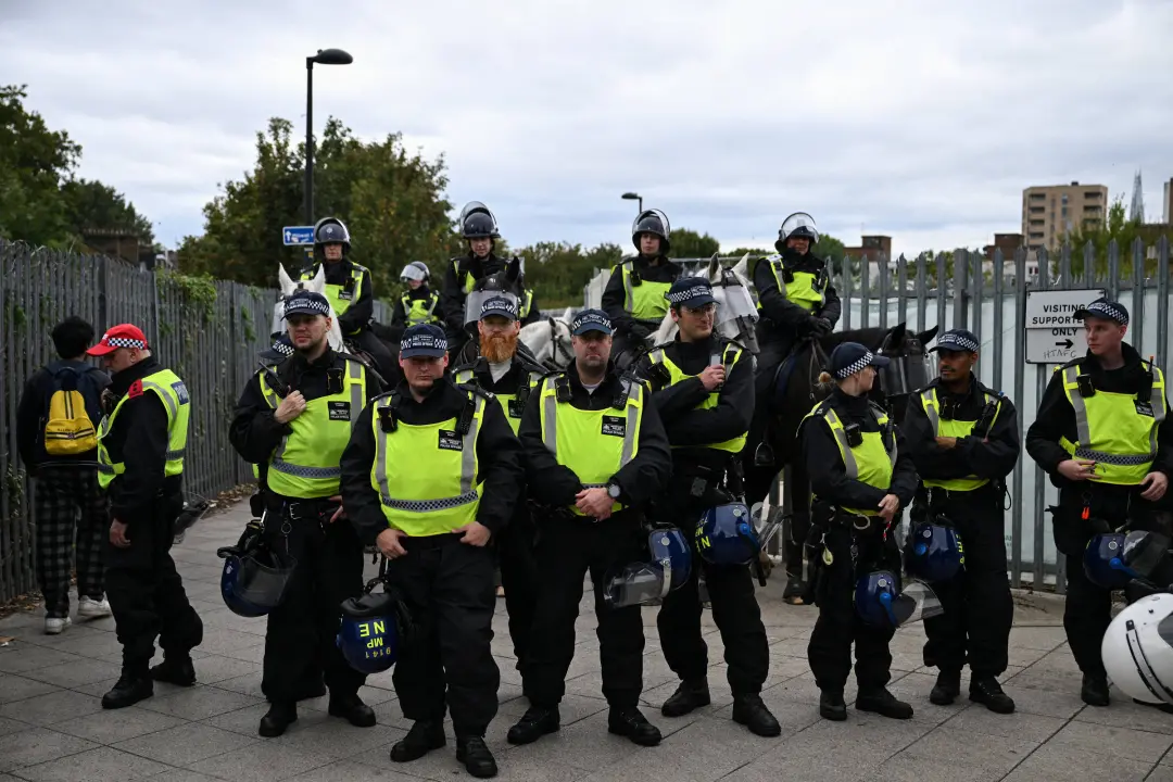 Millwall e West Ham empatam em 2 a 2 no reencontro na Inglaterra. O time do West Ham reagiu depois de sair perdendo doi…