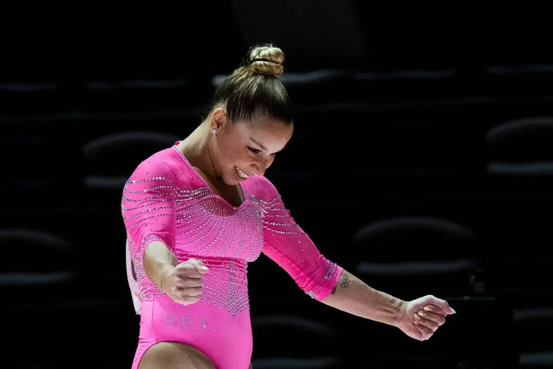 Flávia Saraiva conquistou o ouro nas barras assimétricas na Copa do Mundo na Hungria. É muito importante ver a dedicaçã…