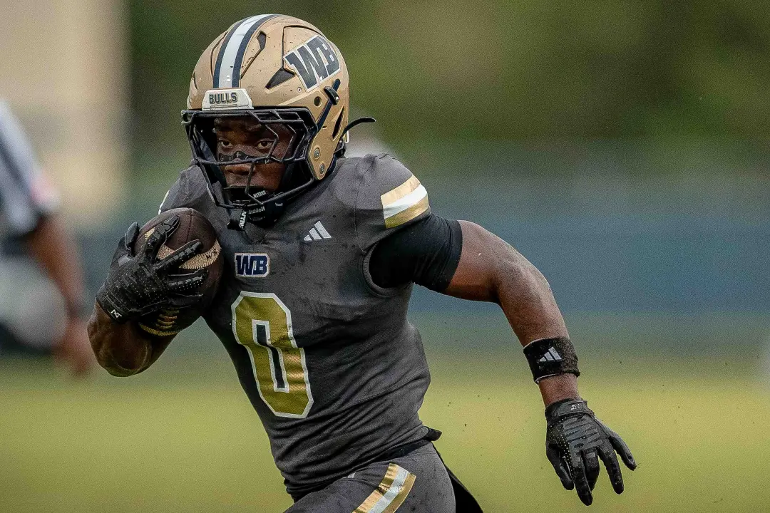West Boca Raton perdeu pra St. John's em jogo de futebol, 15 a 14, no sábado. Começou com 14 a 3 a favor da West Boca, …