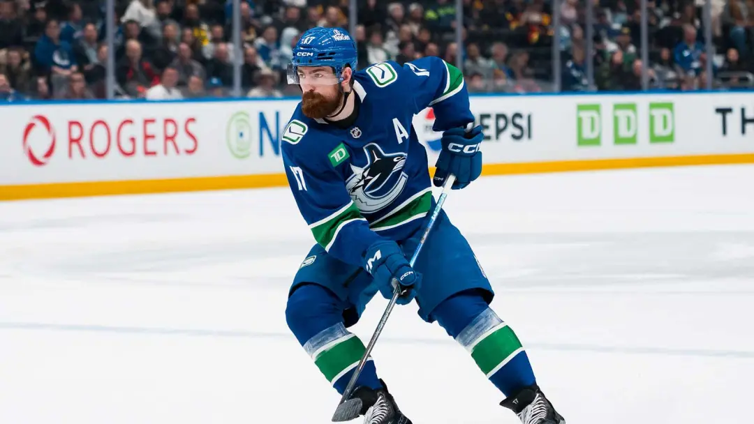 Bruins considerou troca de Filip Hronek por selecoes de 2027 e 2028 e Pettersson. Parece que o clube queria um defensor…
