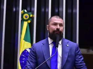 Bilynskyj destinou emendas sem licitação para a mesma empresa em seis cidades. Isso desvia verba pública sem a devida f…