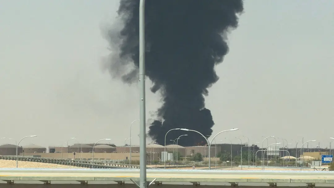 Hutíes do Iêmen atacaram Riad, na Arábia Saudita, e instalações da Aramco com drones e mísseis. A tensão regional aumen…
