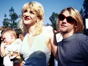 Courtney Love se tornou uma das mulheres mais odiadas do rock. A polarização ao redor dela mostra como a imagem pública…