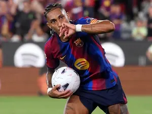Raphinha encaminha renovação até 2030 no Barcelona. Isso mostra a importância de manter talentos grandes nos clubes, po…