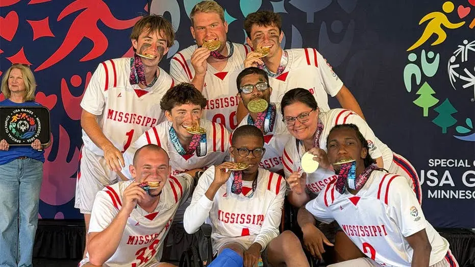 Ole Miss ganhou a medalha de ouro na Special Olympics em Minneapolis com o time de flag football, sendo o mais condecor…