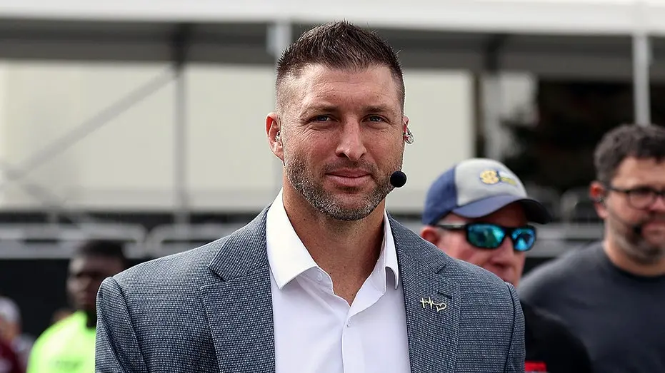 Chase Daniel fez um comentário depreciativo sobre Florida durante o programa SEC Nation, quase fazendo Tim Tebow ir emb…