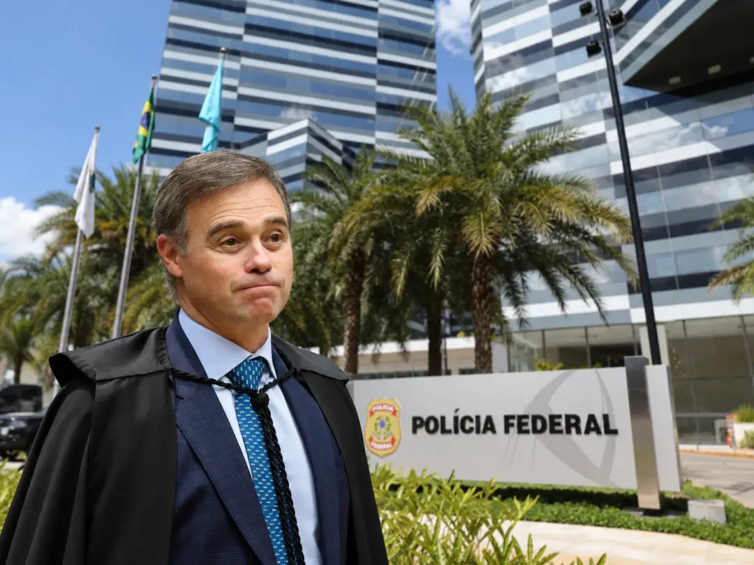 Mendonça pediu ajuda técnica à PF porque seu gabinete não acessou dados de celular apreendido de Vorcaro. É complicado …