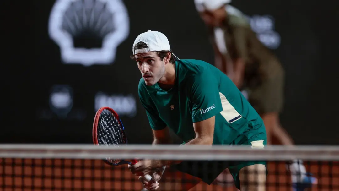 Gustavo Heide venceu Stan Wawrinka por 2 sets a 1 na Copa Davis, na Farmasi Arena, no Rio de Janeiro. O resultado deu v…