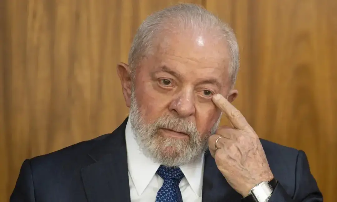 Florianópolis, Santa Catarina. Lula declarou que quer se reeleger para manter Bolsonaro na cadeia, em um discurso onde …