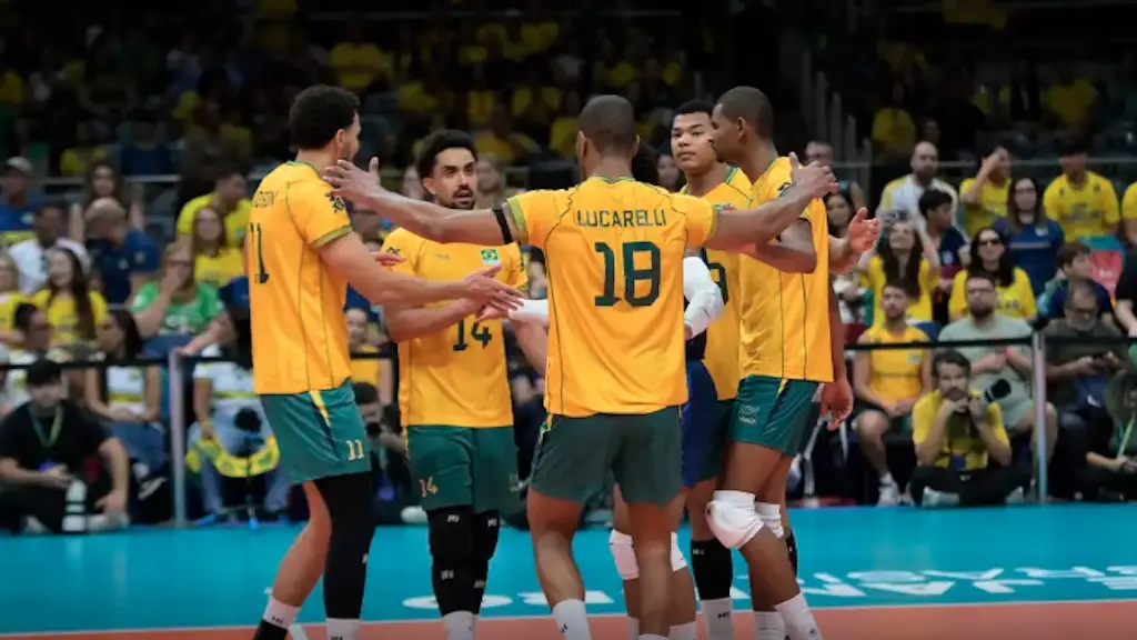 Seleção masculina de vôlei venceu a Venezuela por 3 sets a 0 no Maracanazinho, garantindo a vaga no Mundial de 2027. Co…