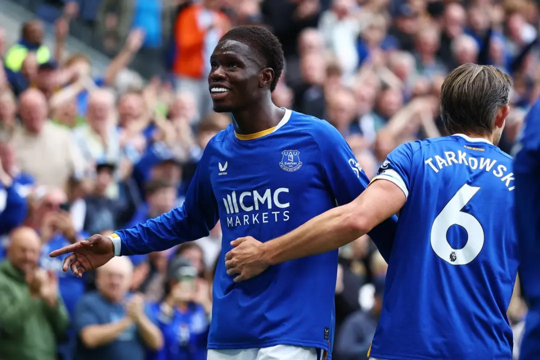 Everton, apesar do estádio de 800 milhões de libras, está na quinta posição, três pontos atrás do topo, com início invi…