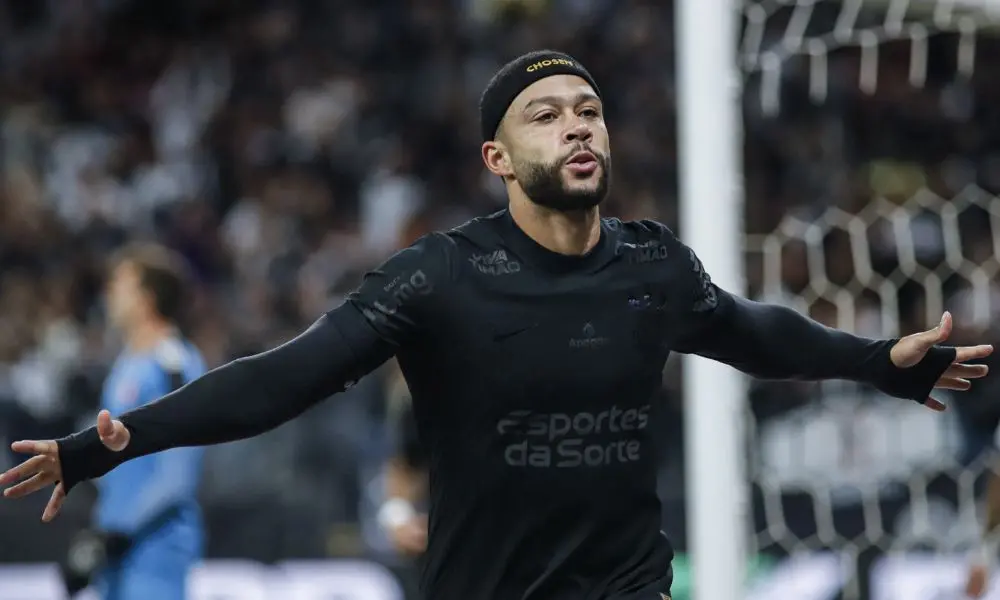 Memphis Depay pediu desculpas à torcida do Corinthians após perder pênalti que poderia manter o time na Libertadores. A…