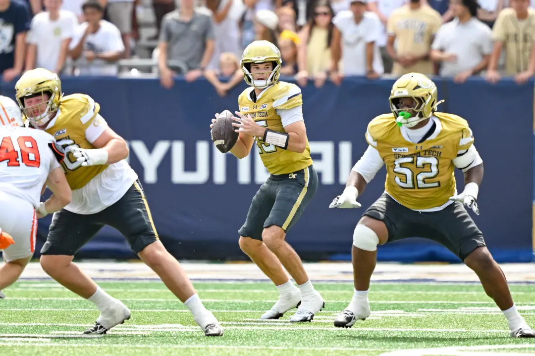 Georgia Tech bate Mercer de 44 a 11, marcando a primeira vitória da temporada 2026. Não pareceu impressionante, conside…