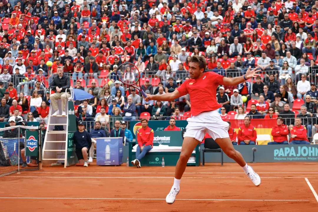 Mérida vence Tabilo em dois sets, e Jódar derrota Garín em dois sets, mostrando força na Copa Davis. É bom ver a consis…
