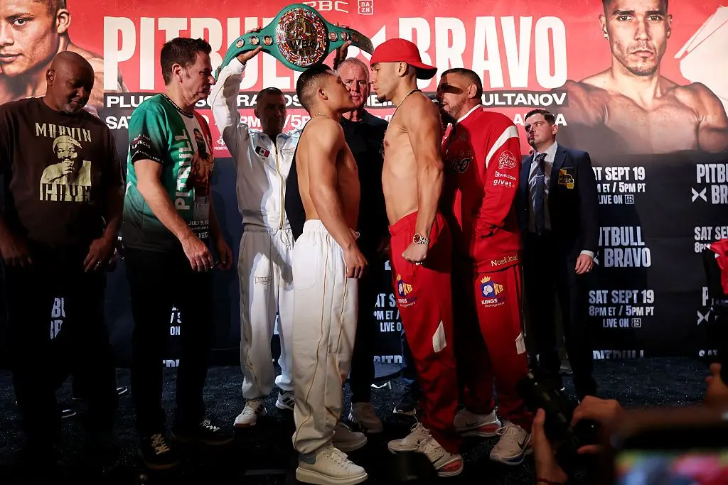 Pitbull Cruz defende o cinturão WBC super leve contra Nestor Bravo em San Diego. O desafio mostra a força do boxe profi…