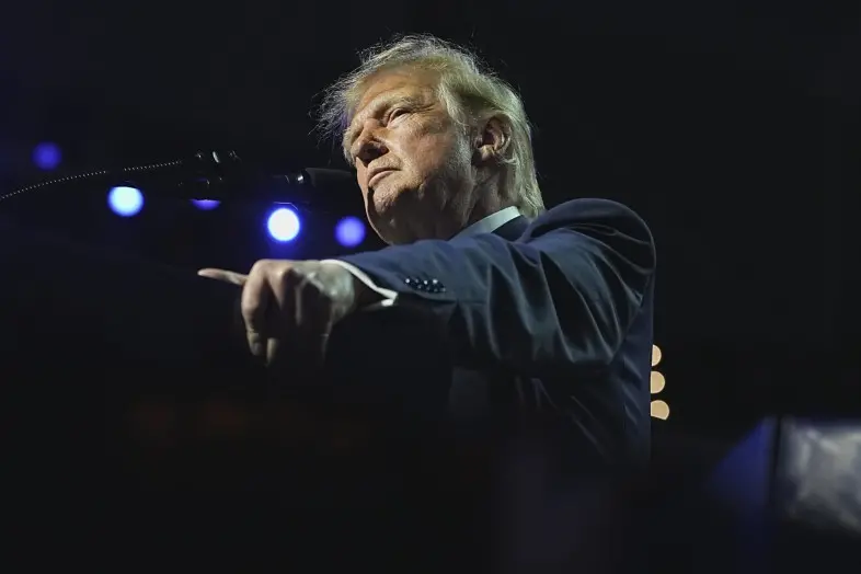 Donald Trump lançou uma enquete no Truth Social com sugestões de nomes novos para substituir inteligência artificial, a…