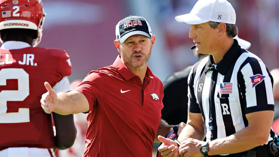 Arkansas campus parecia cidade fantasma no jogo contra Georgia. É SEC, tá, e a galera não aparece pra torcer em casa. A…