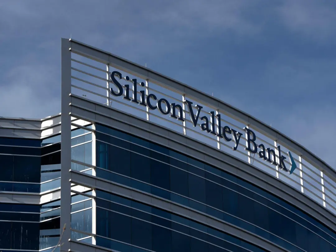 Michelle Bowman apontou que a equipe do Fed sabia dos riscos do Silicon Valley Bank antes da falência em 2023. Isso dem…