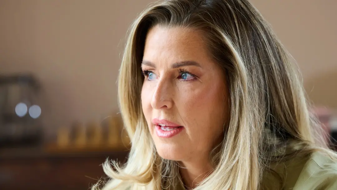 Leanne Brown teve que vender tudo para conseguir se manter. Antes ela era milionária, ia a Paris comprar sapatos e anda…