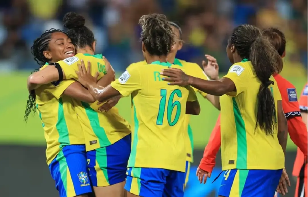 Futebol feminino na fila, após manifesto dos maiores clubes do país dizendo o fim do futebol brasileiro. O futebol femi…