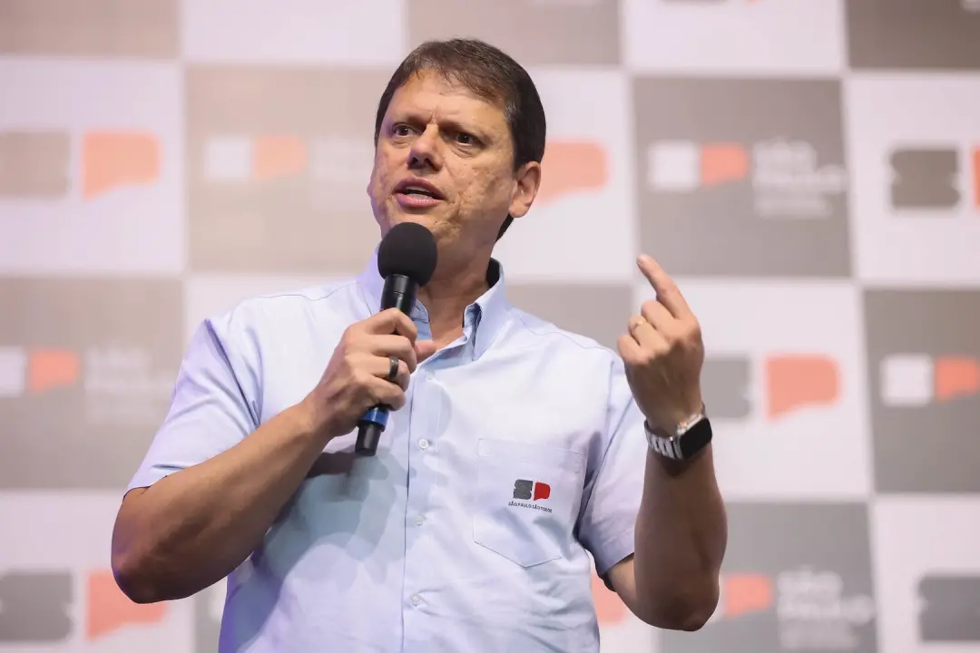 Tarcísio diz que Flávio Bolsonaro está crescendo na hora certa em agenda no ABC Paulista. A gente sabe que em algumas p…