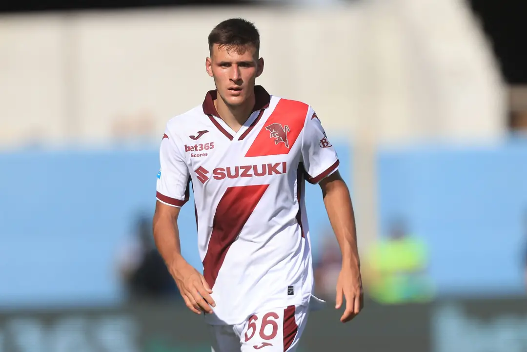 Celtic quer retomar negociação por Gvidas Gineitis, jogador do Torino, com uma proposta de 9 milhões de libras, mas o c…